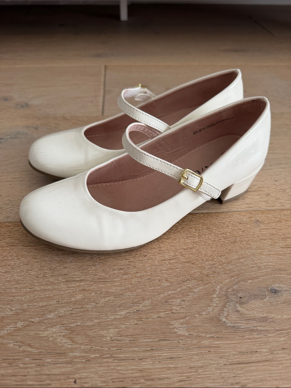 Girls Cream Mary Jane Low Heel Pump with Buckle Strap size 4